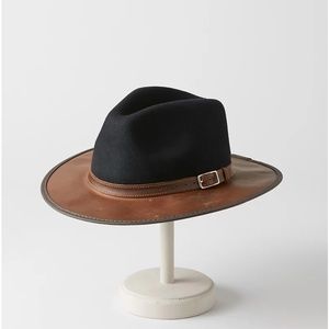 NWT Overland “Pinnacle” wool felt and leather safari hat